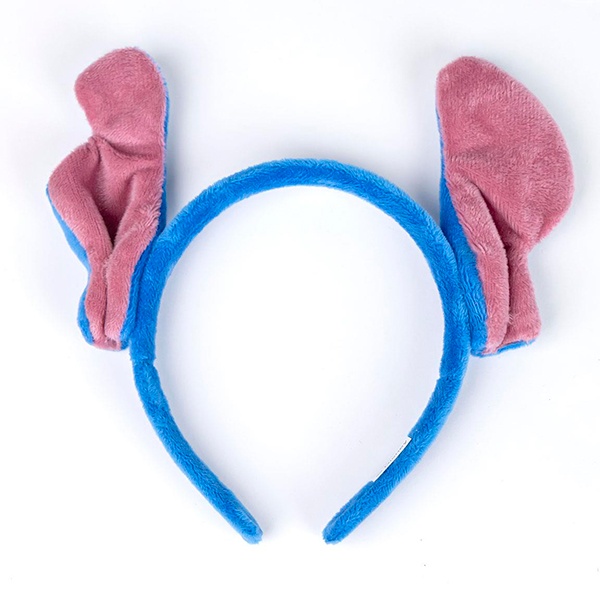 Conjunto de acessórios e joias Stitch, o divertido personagem da Disney.
Inclui uma divertida tiara com orelhas, um colar com pingente e uma pulseira Ohana.
Dimensões: 12,5 x 19 x 1 cm.
Idade recomendada: +3 anos. - Imagem 1