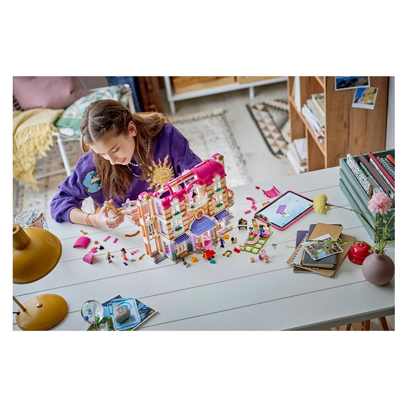 Lego Friends 42704 - Gran Hotel de Heartlake City - Imagen 7
