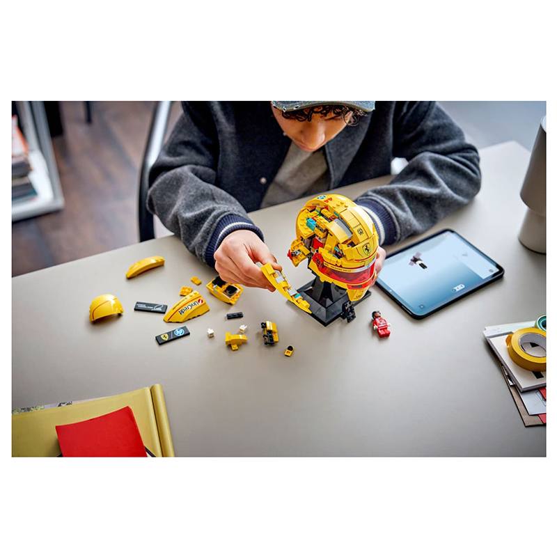 Lego Editions 43022 - Scuderia Ferrari HP: Casco de Lewis Hamilton - Imagen 8