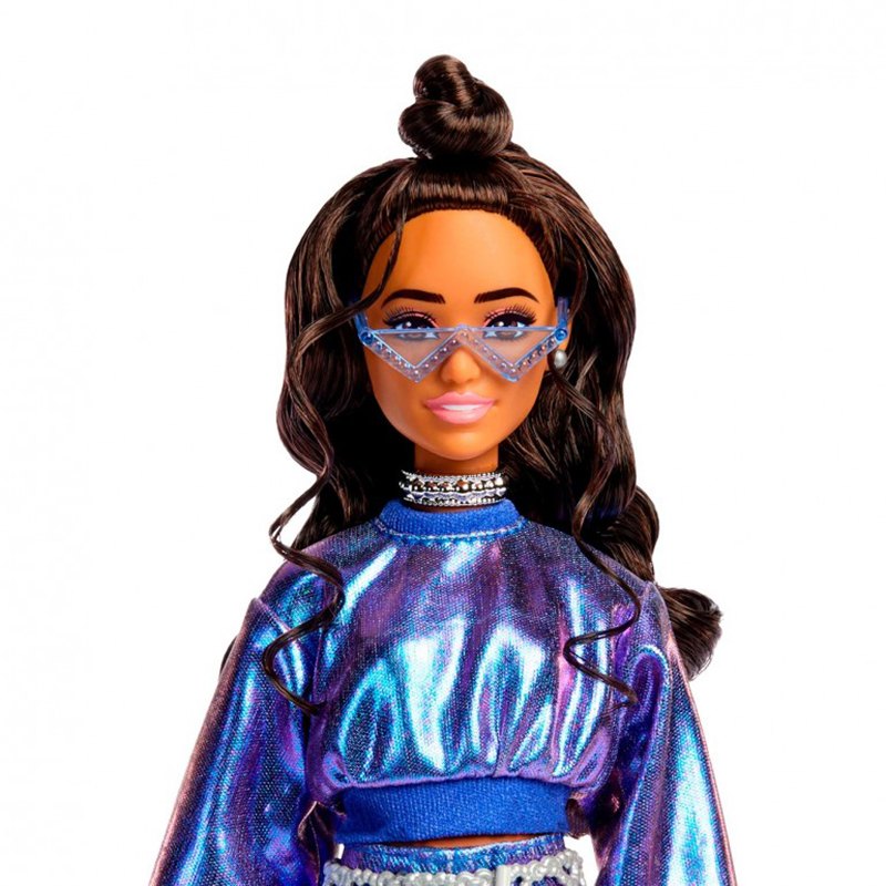 Barbie Muñeca Deluxe con vestido azul metalizado - Imagen 3