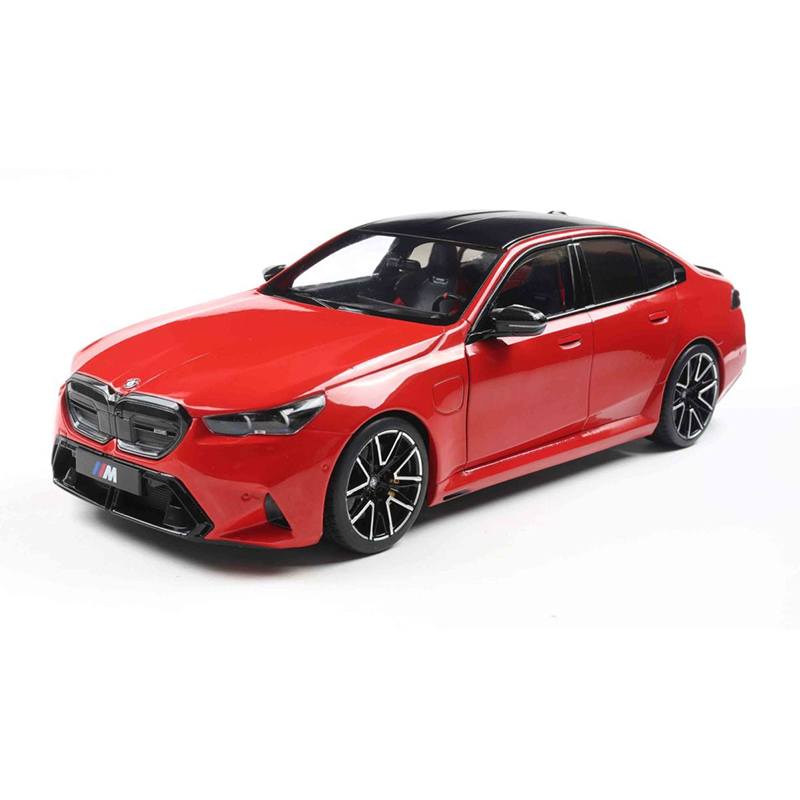 Solido - Carro à escala BMW M5 (G90) Modelo 2025 1:18